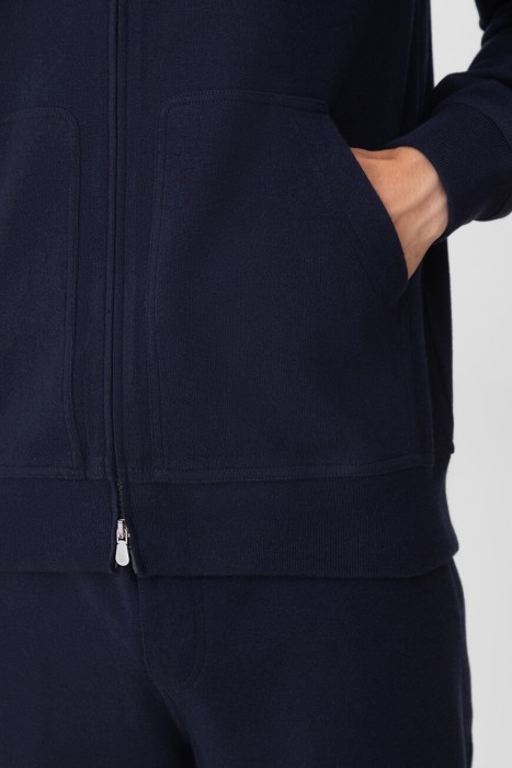 Товар синего цвета с внутренней стороны