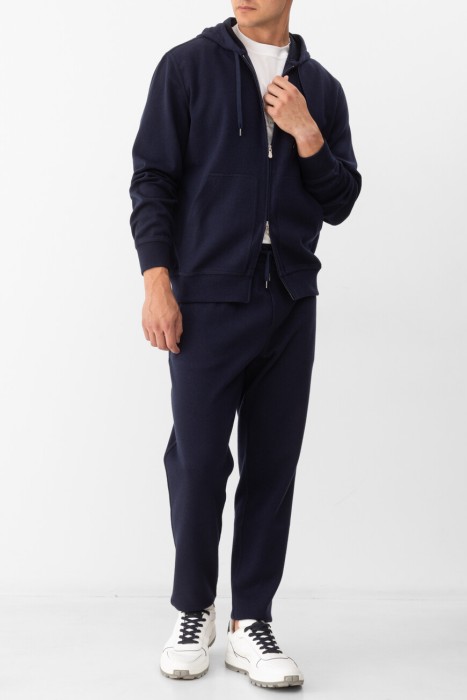 толстовка  модель из линейки travelwear из хлопка спереди