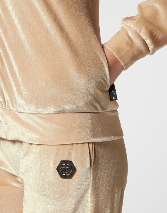 Товар бежевого цвета с внутренней стороны