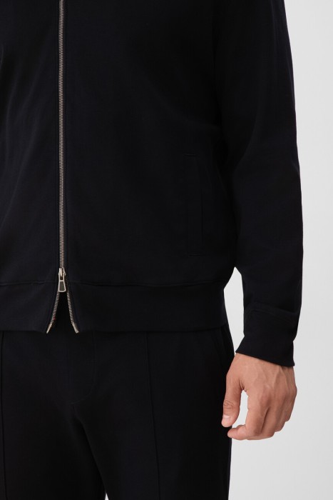 Товар синего цвета с внутренней стороны