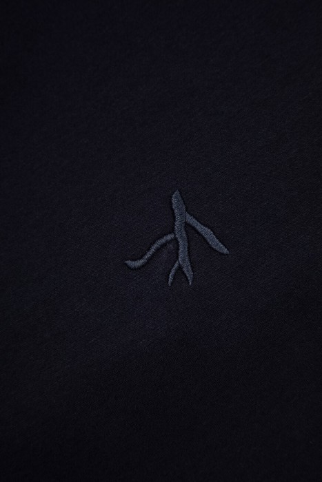 толстовка  спортивного стиля с лицевой стороны