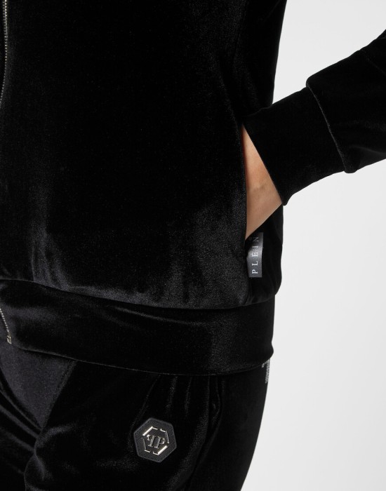 Товар черного цвета с внутренней стороны