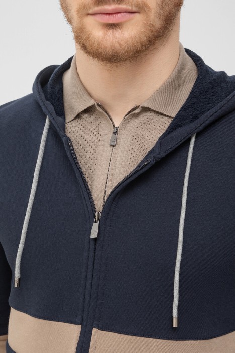 толстовка  из италии вид сбоку