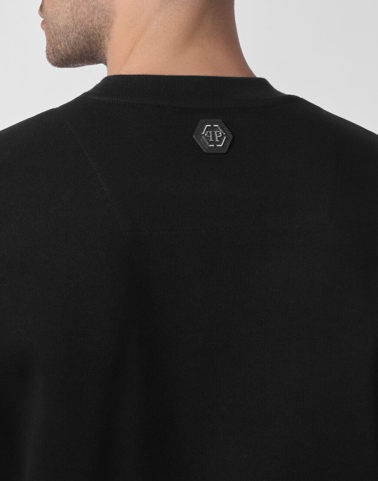 Товар черного цвета с внутренней стороны