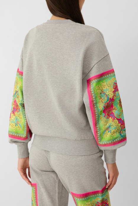 толстовка  по цене 43000 руб вид справа