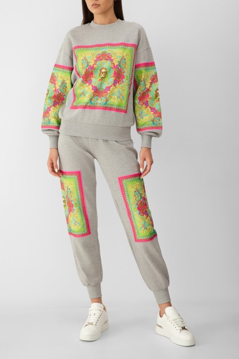 Товар серого цвета с внутренней стороны