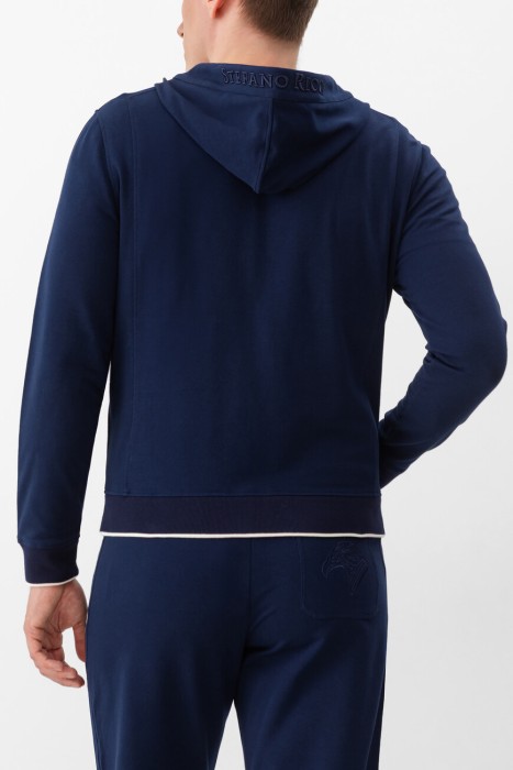 толстовка  по цене 88000 руб вид справа