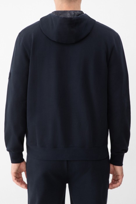 толстовка  по цене 44700 руб вид справа