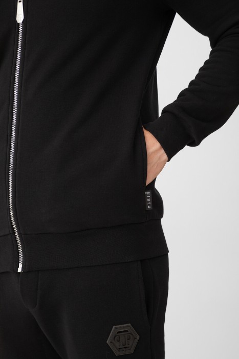 Товар черного цвета с внутренней стороны