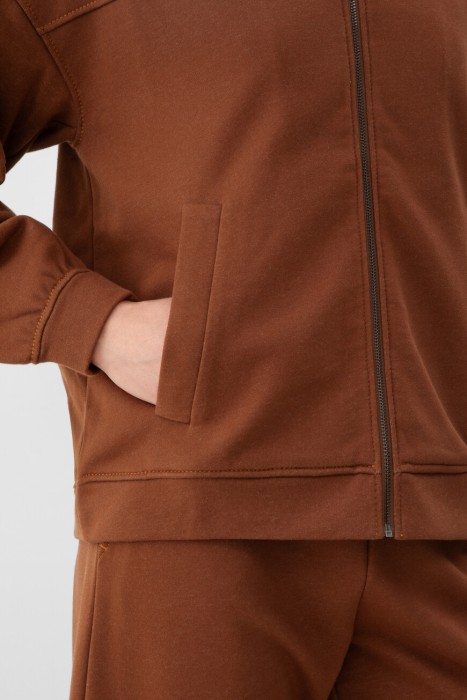 Товар коричневого цвета с внутренней стороны