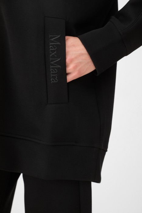 Товар черного цвета с внутренней стороны