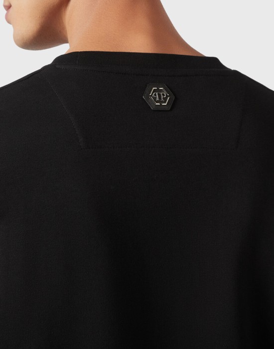 Товар черного цвета с внутренней стороны