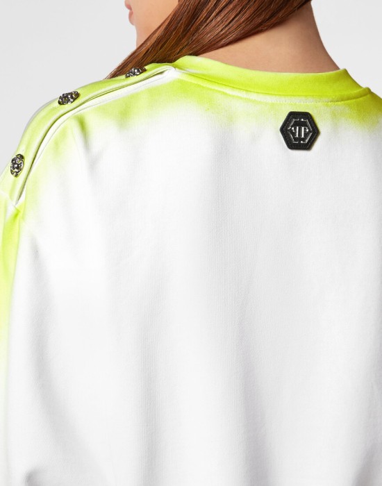 Товар белого цвета с внутренней стороны