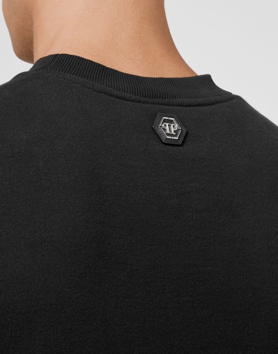 Товар черного цвета с внутренней стороны