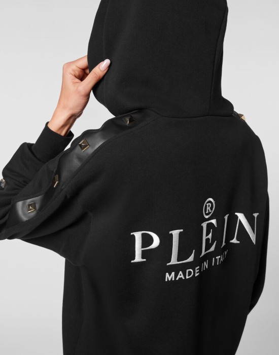 Товар черного цвета с внутренней стороны