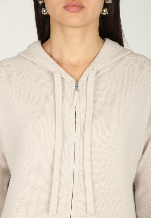 Товар серого цвета с внутренней стороны