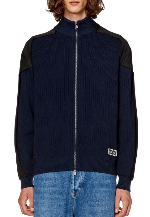 Товар синего цвета с внутренней стороны