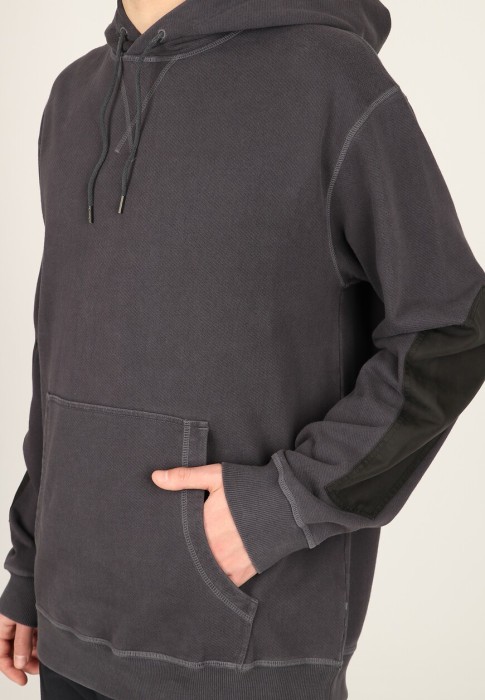 Товар черного цвета с внутренней стороны