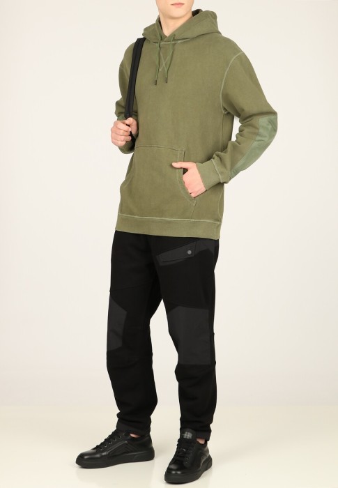 толстовка  от бренда maharishi вид слева