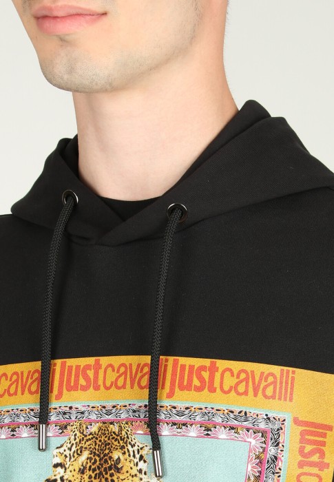 Товар черного цвета с внутренней стороны