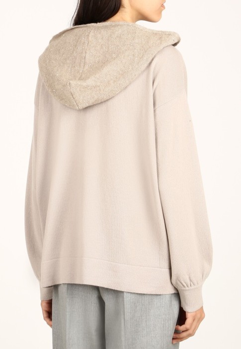 Товар коричневого цвета с внутренней стороны