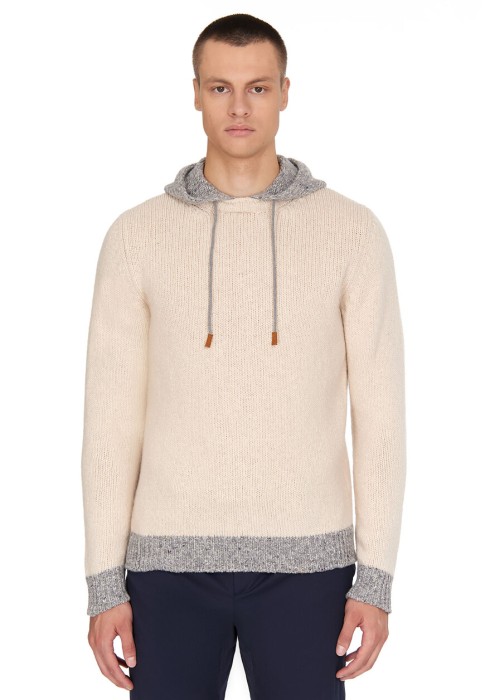 Товар бежевого цвета с внутренней стороны