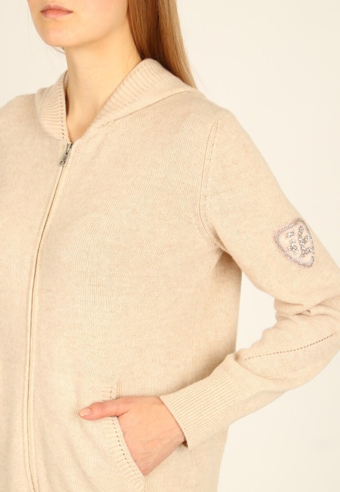 Товар бежевого цвета с внутренней стороны