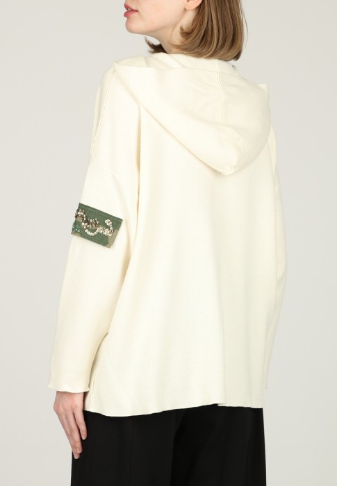 Товар белого цвета с внутренней стороны