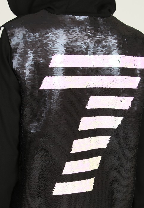 Товар черного цвета с внутренней стороны