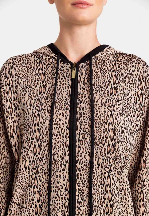 Товар коричневого цвета с внутренней стороны