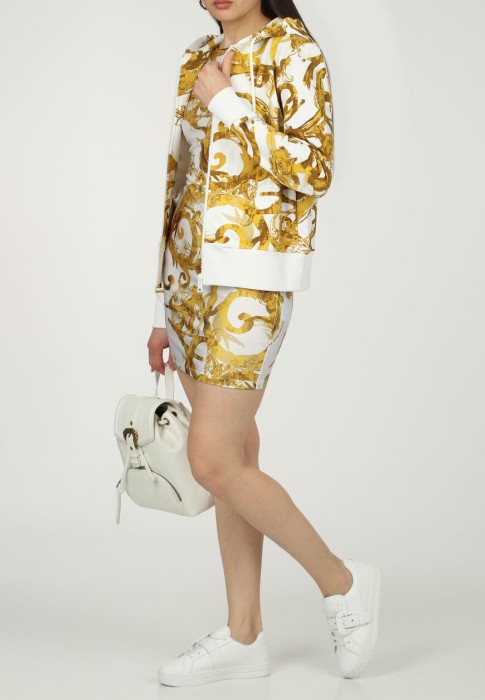 Товар белого цвета с внутренней стороны