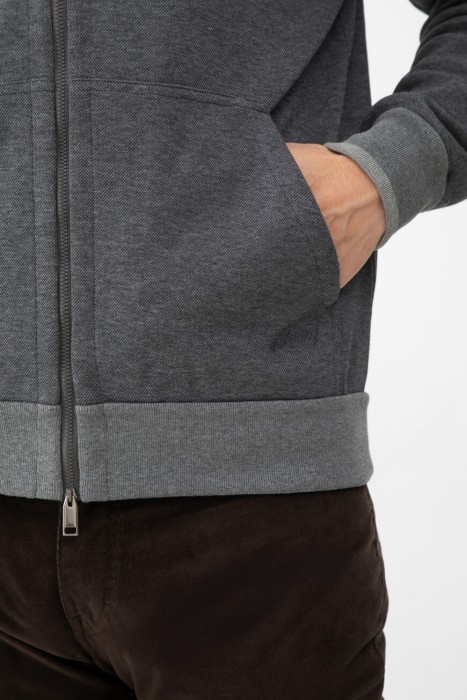 Товар серого цвета с внутренней стороны