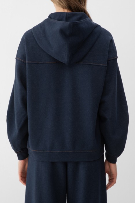 толстовка  по цене 31200 руб вид справа