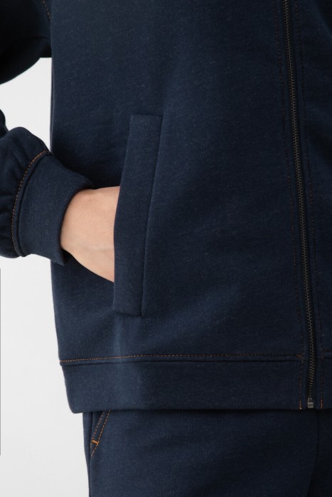 Товар синего цвета с внутренней стороны