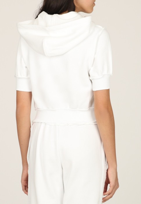 Товар белого цвета с внутренней стороны