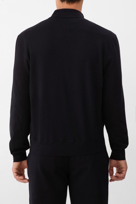 толстовка  по цене 119000 руб вид справа