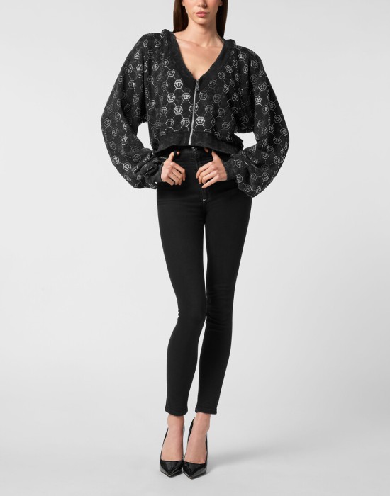 Товар черного цвета с внутренней стороны