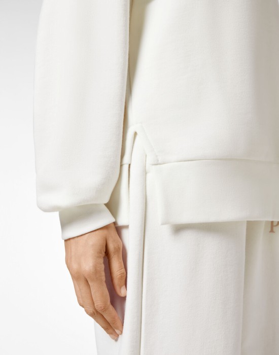 Товар бежевого цвета с внутренней стороны