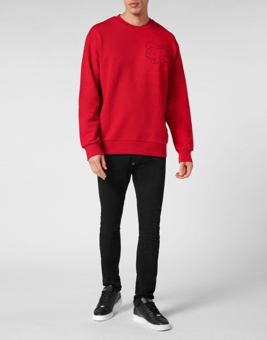 Товар красного цвета с внутренней стороны