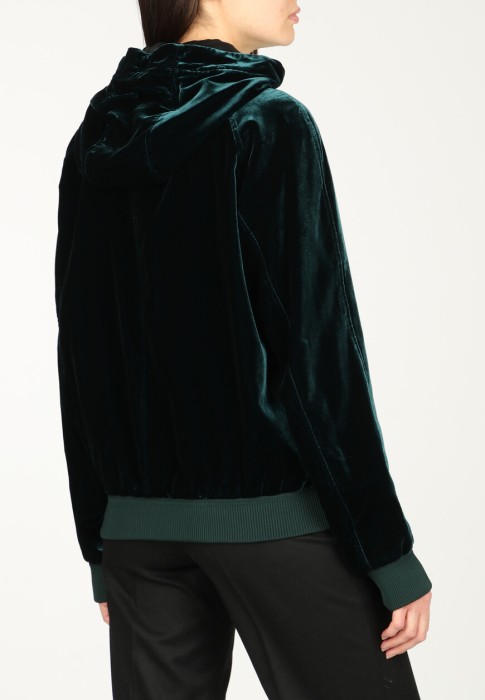 Товар зеленого цвета с внутренней стороны