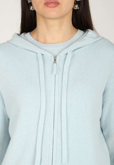 Товар голубого цвета с внутренней стороны