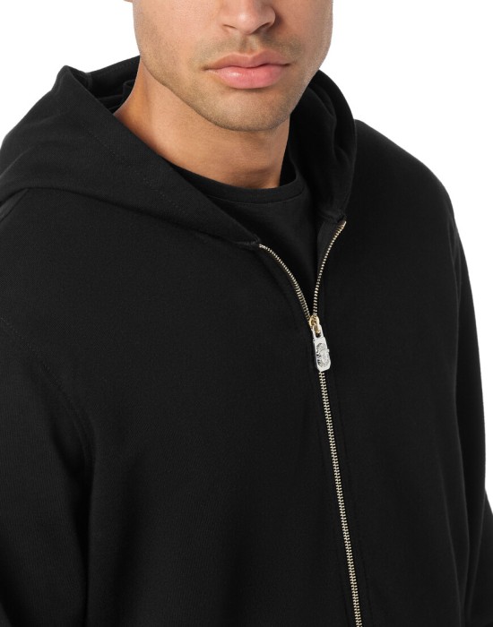 Товар черного цвета с внутренней стороны