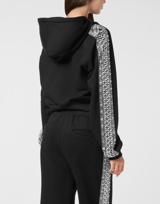 Товар черного цвета с внутренней стороны