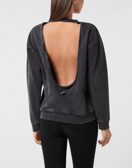 Товар черного цвета с внутренней стороны