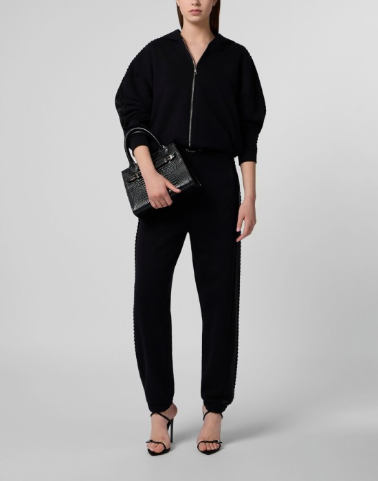 Товар черного цвета с внутренней стороны