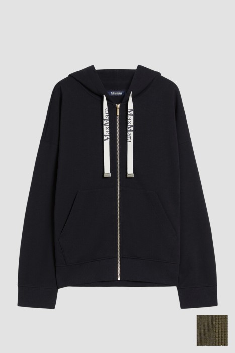 Товар хаки цвета с внутренней стороны