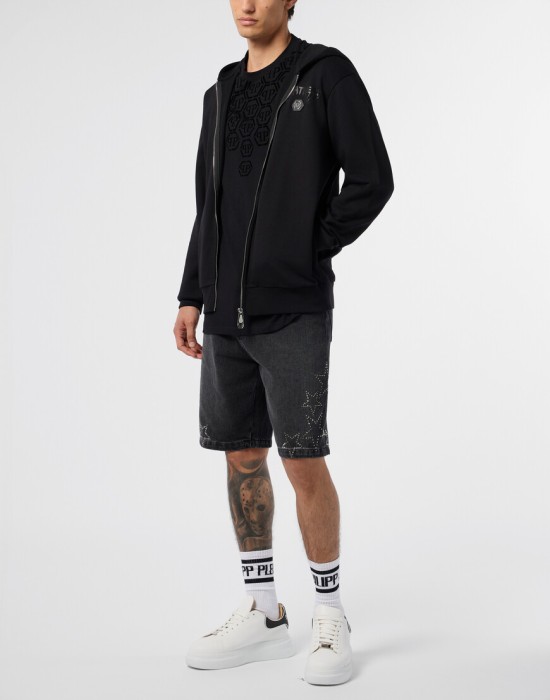 Товар черного цвета с внутренней стороны