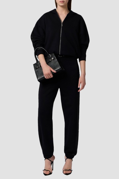 Товар черного цвета с внутренней стороны