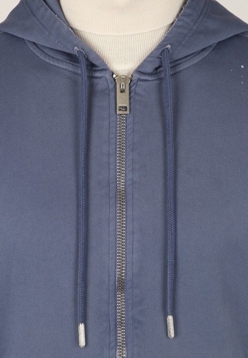 Товар синего цвета с внутренней стороны