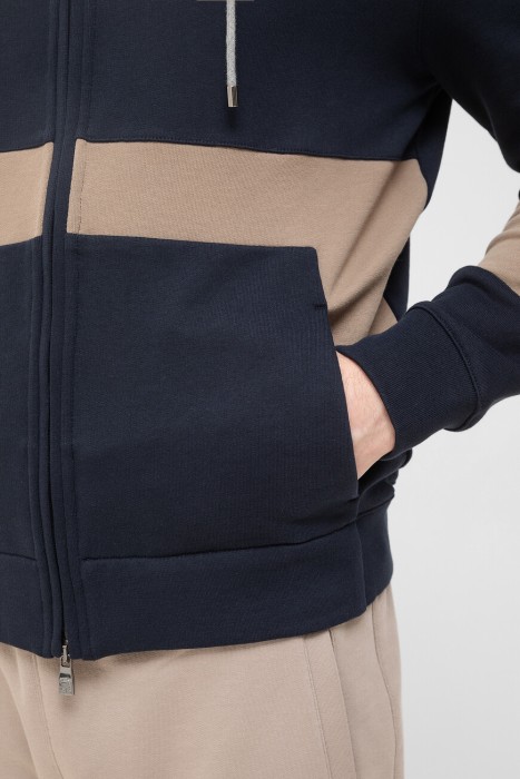 Товар синего цвета с внутренней стороны